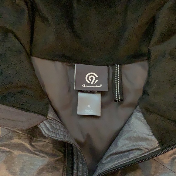 Champion XL ladies puffer vest - Picture 2 of 8
